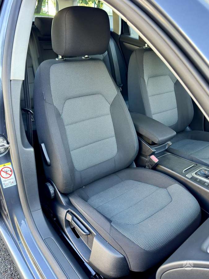 Volkswagen Passat 2011 — photo 18