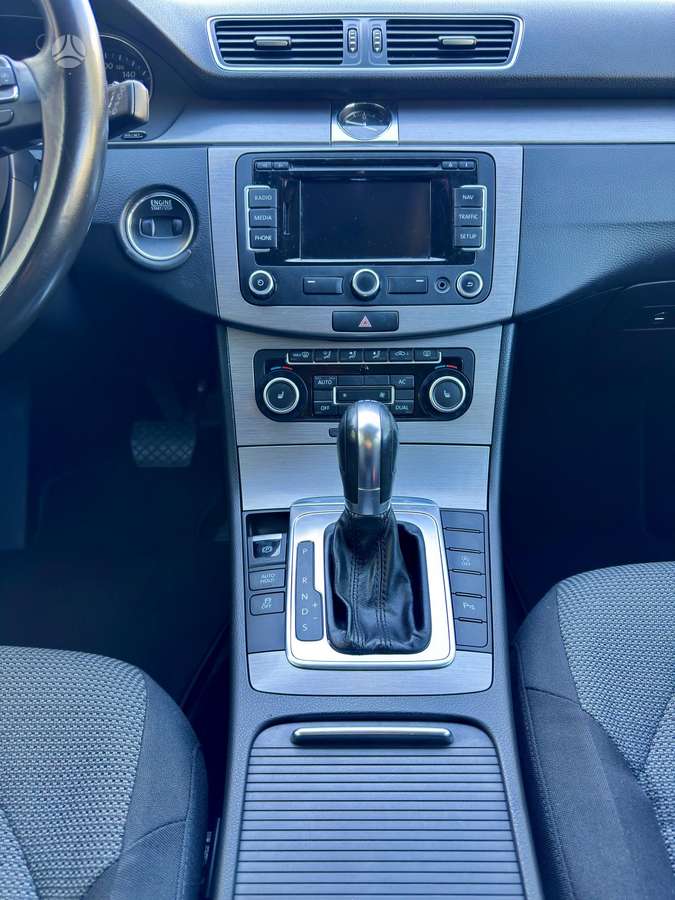 Volkswagen Passat 2011 — photo 20