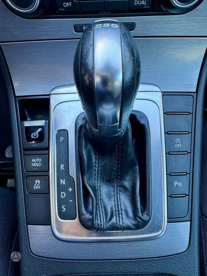 Volkswagen Passat 2011 — photo 24