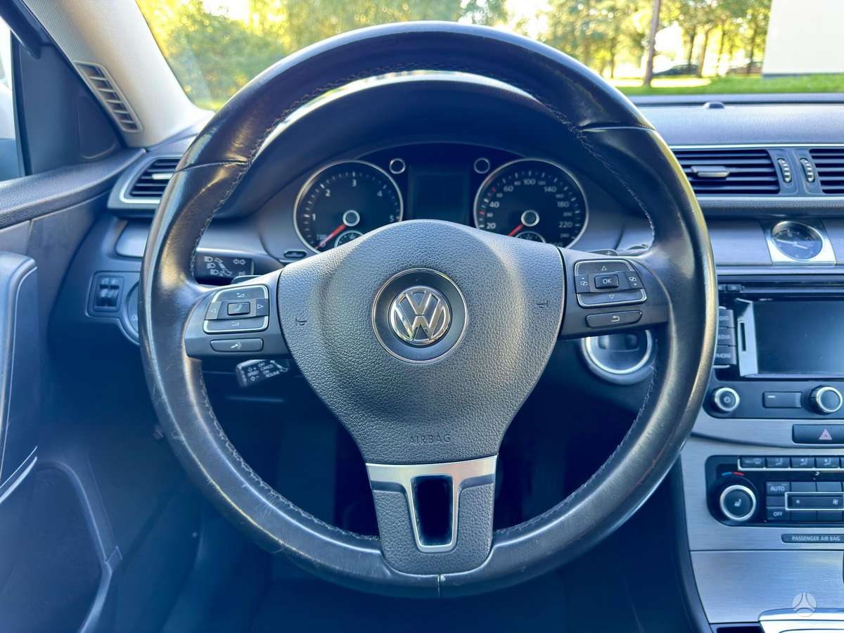 Volkswagen Passat 2011 — photo 25