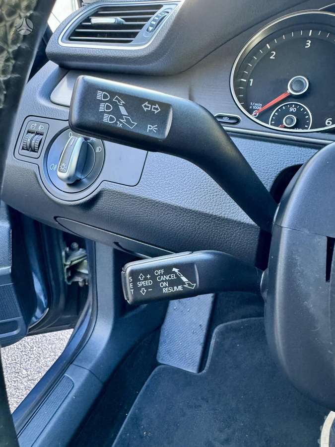 Volkswagen Passat 2011 — photo 26