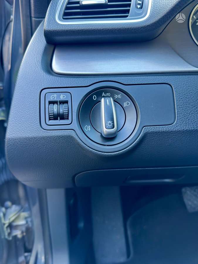 Volkswagen Passat 2011 — photo 28