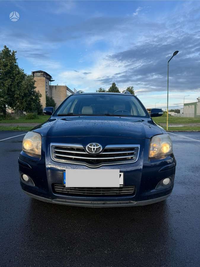Toyota Avensis 2008 — rear view