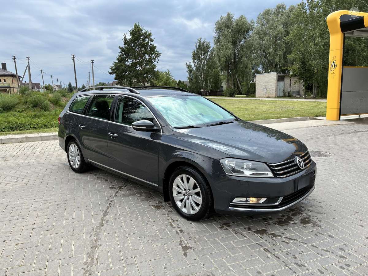 Volkswagen Passat 2013 — вигляд ззаду