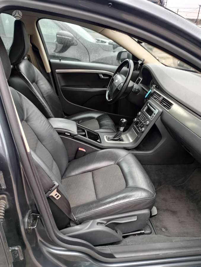 Volvo V70 2009 — photo 12