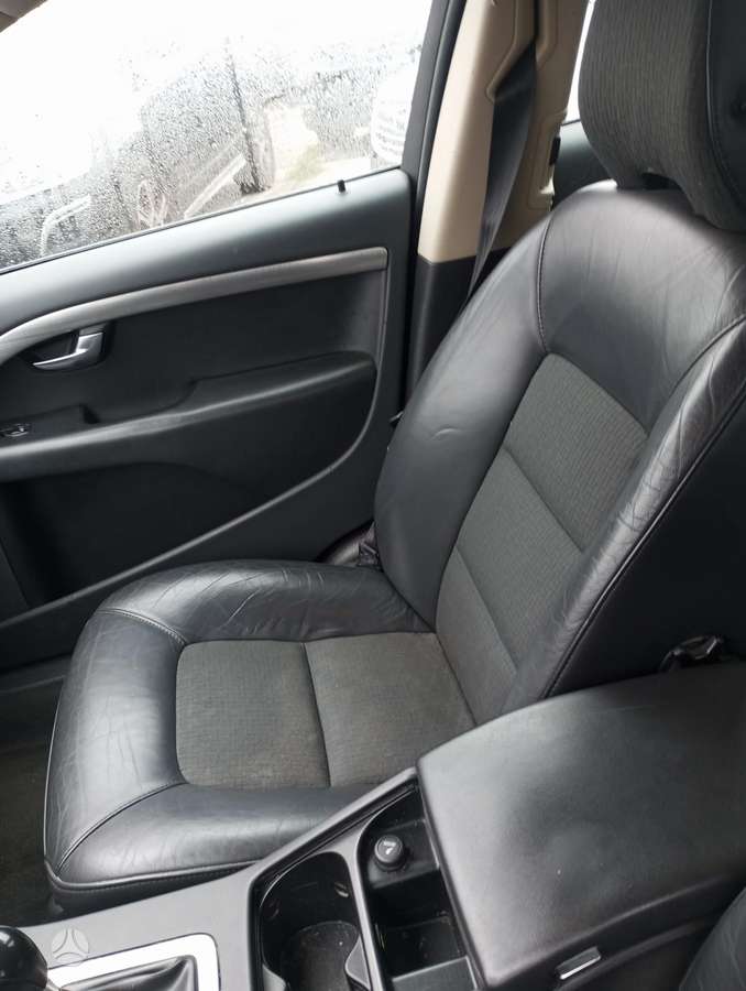 Volvo V70 2009 — photo 14
