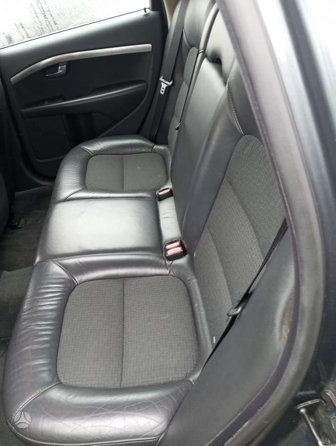 Volvo V70 2009 — photo 15