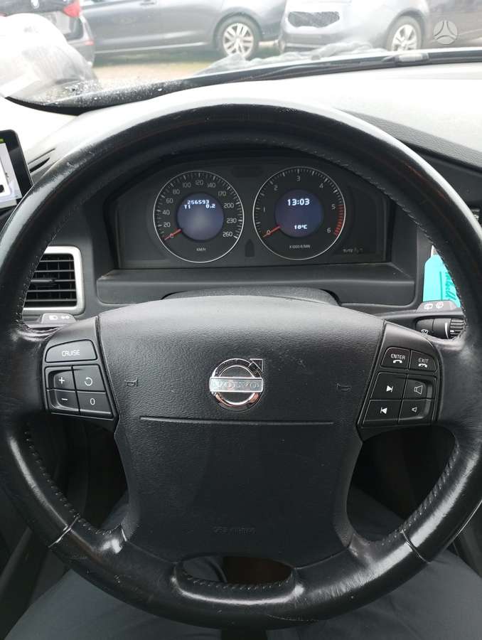 Volvo V70 2009 — photo 17