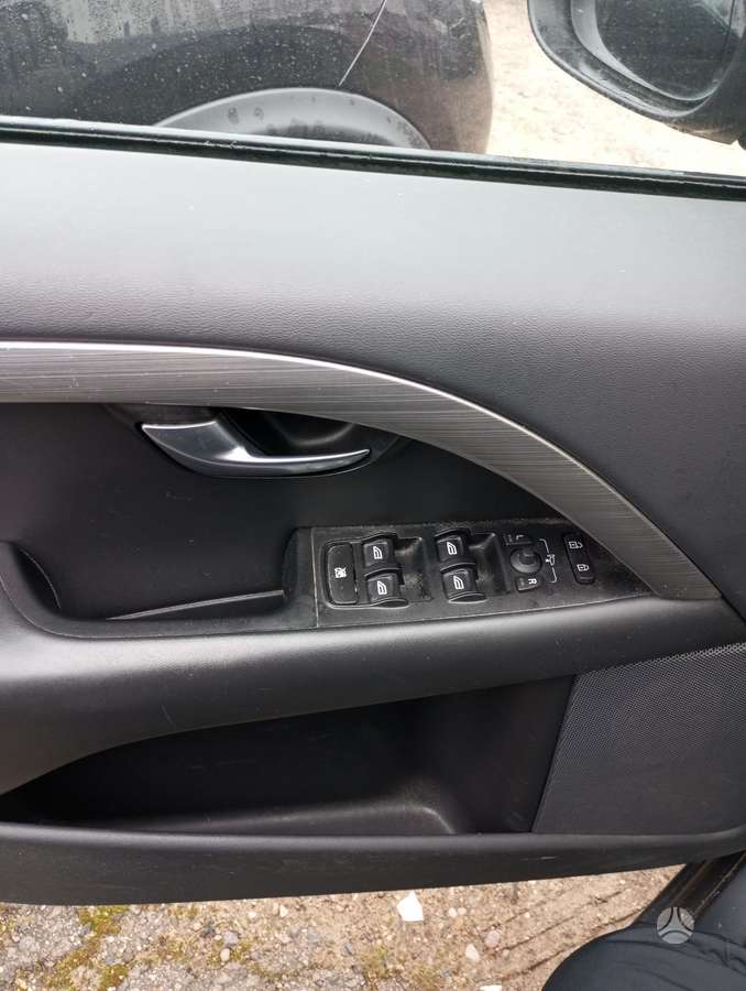 Volvo V70 2009 — photo 18