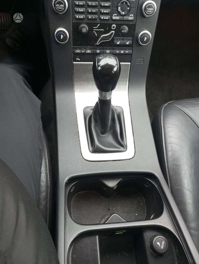 Volvo V70 2009 — photo 20