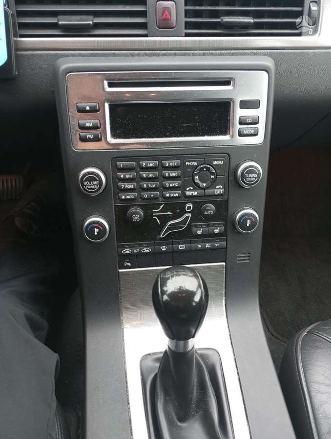 Volvo V70 2009 — photo 21