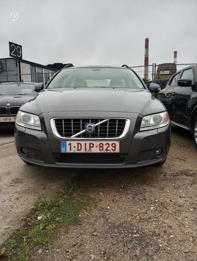 Volvo V70 2009 — interior