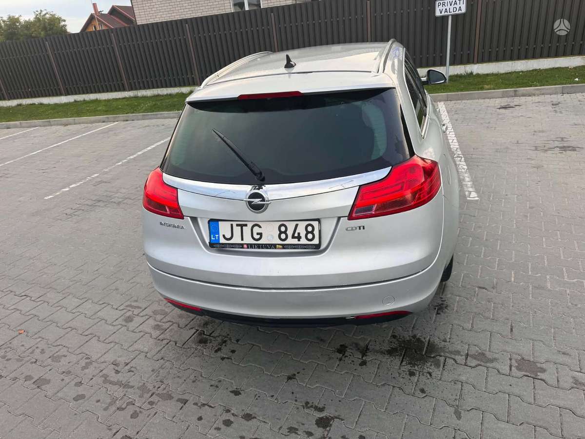 Opel Insignia 2012 — rear view