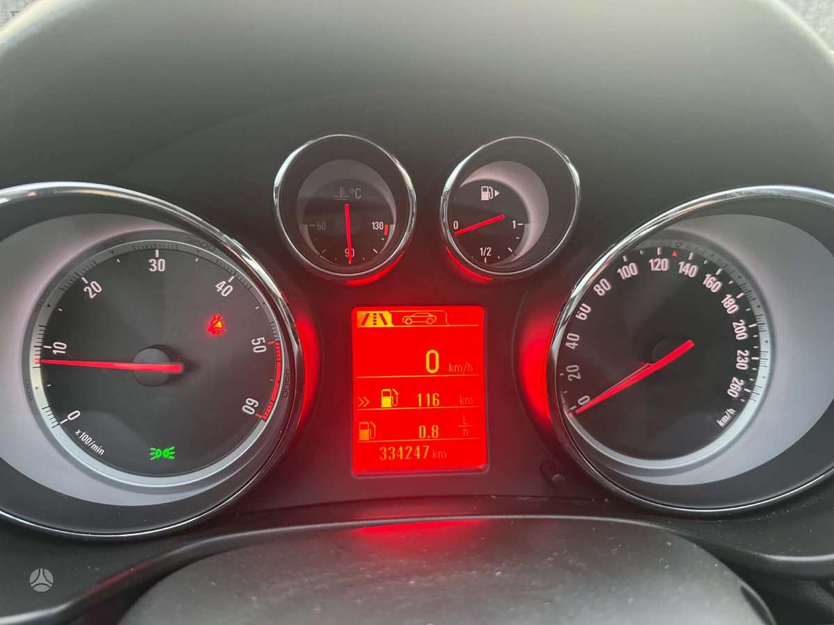 Opel Insignia 2012 — engine 131 HP (96kW)