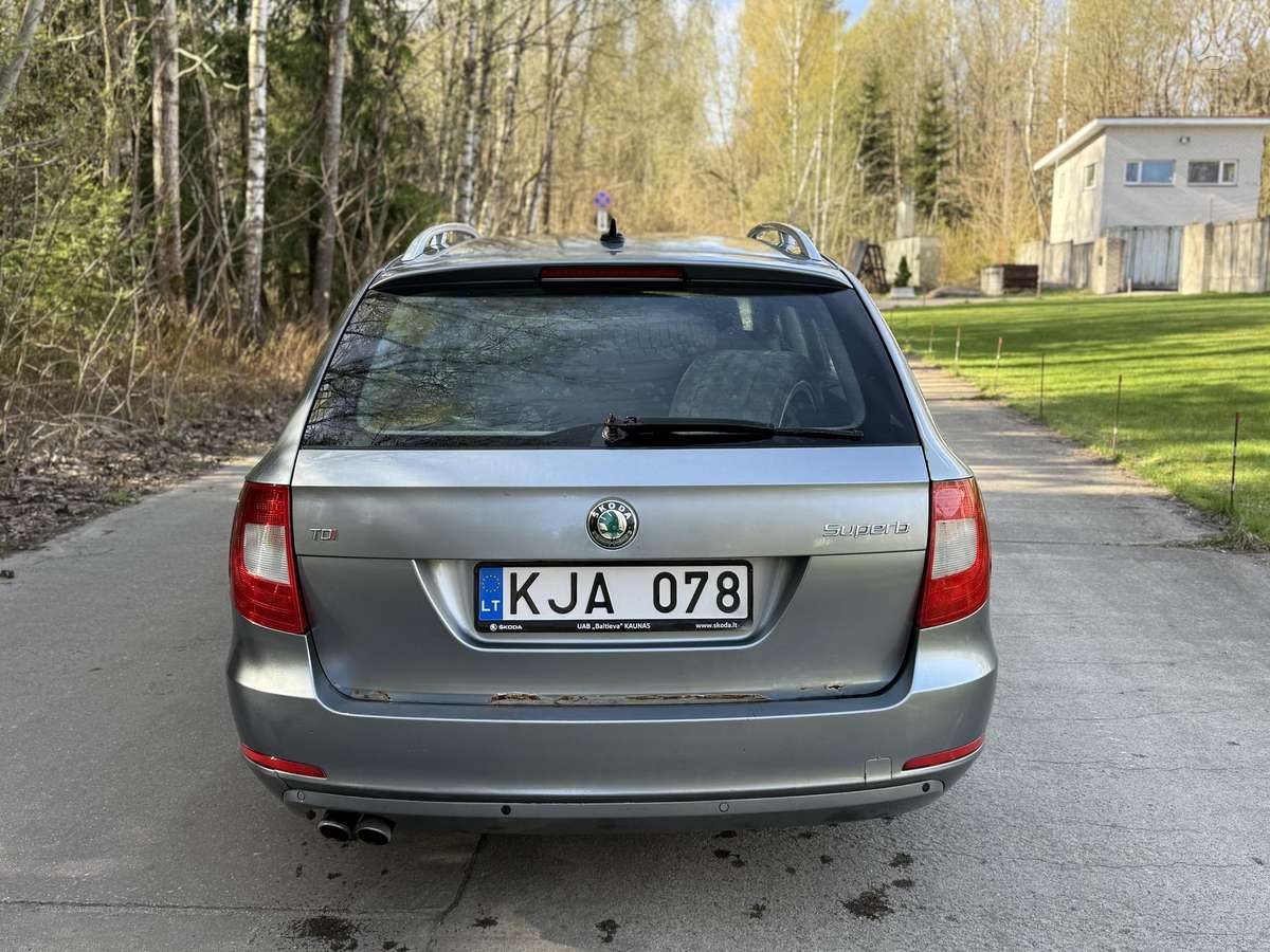Skoda Superb 2010 — interior
