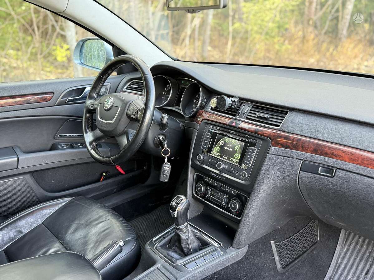 Skoda Superb 2010 — photo 8