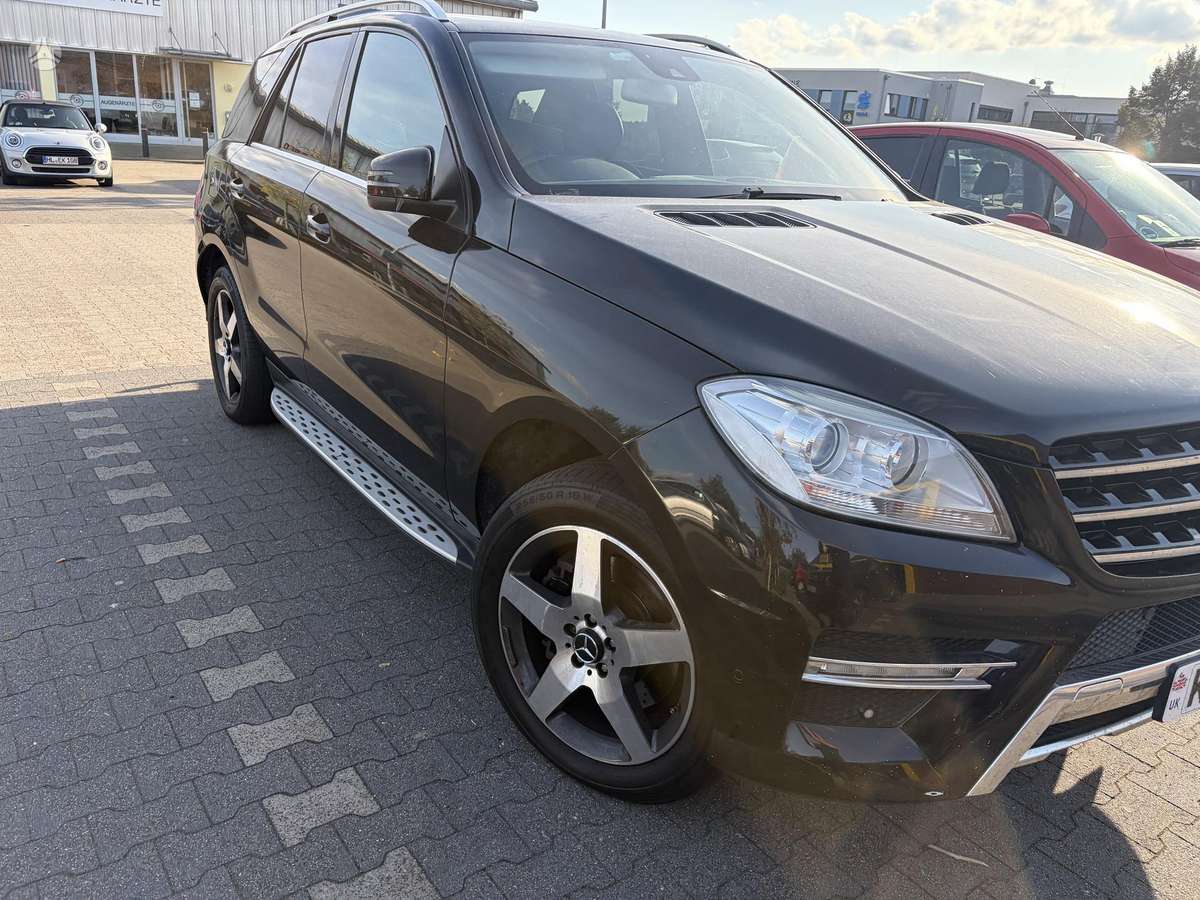 Mercedes-Benz ML350 2013 — вигляд ззаду