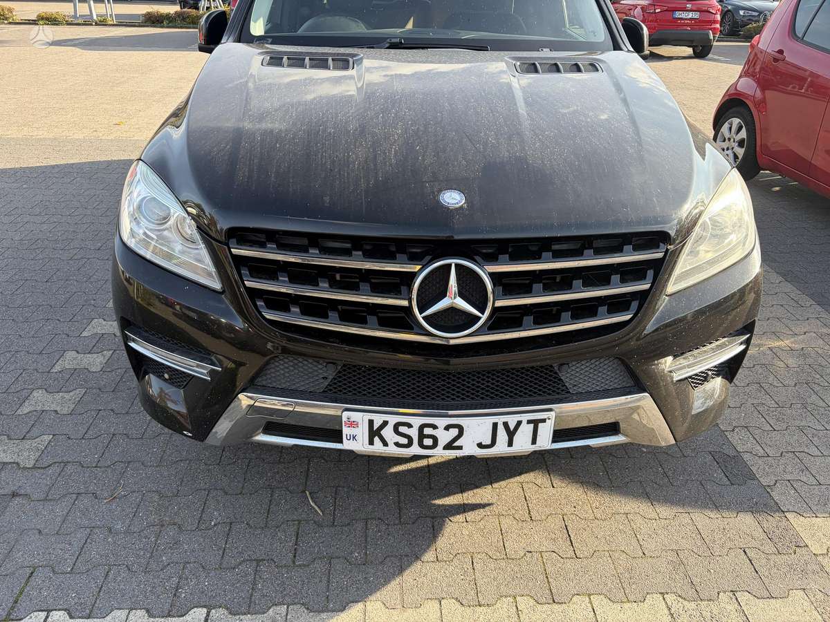 Mercedes-Benz ML350 2013 — салон