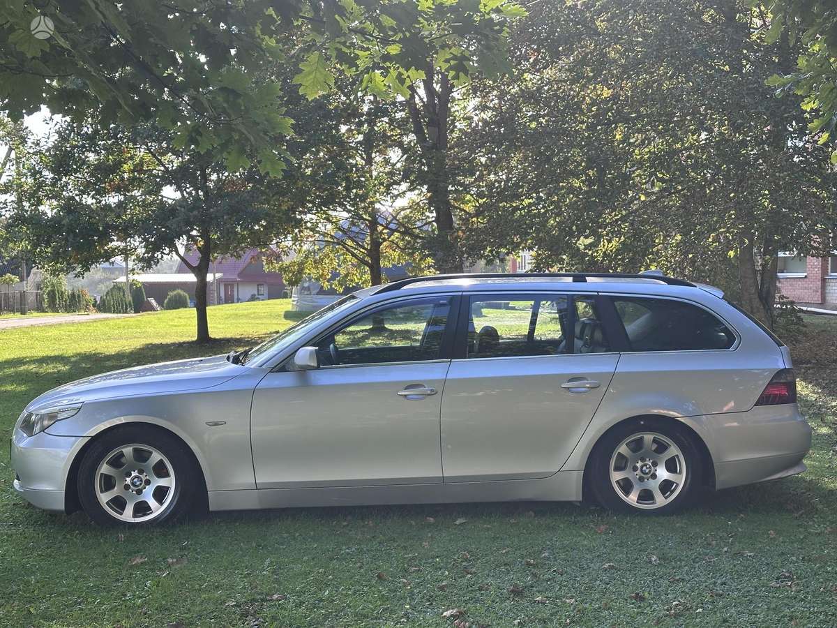 BMW 530 2004 — двигун 2993 cm³, 218 HP (160kW)