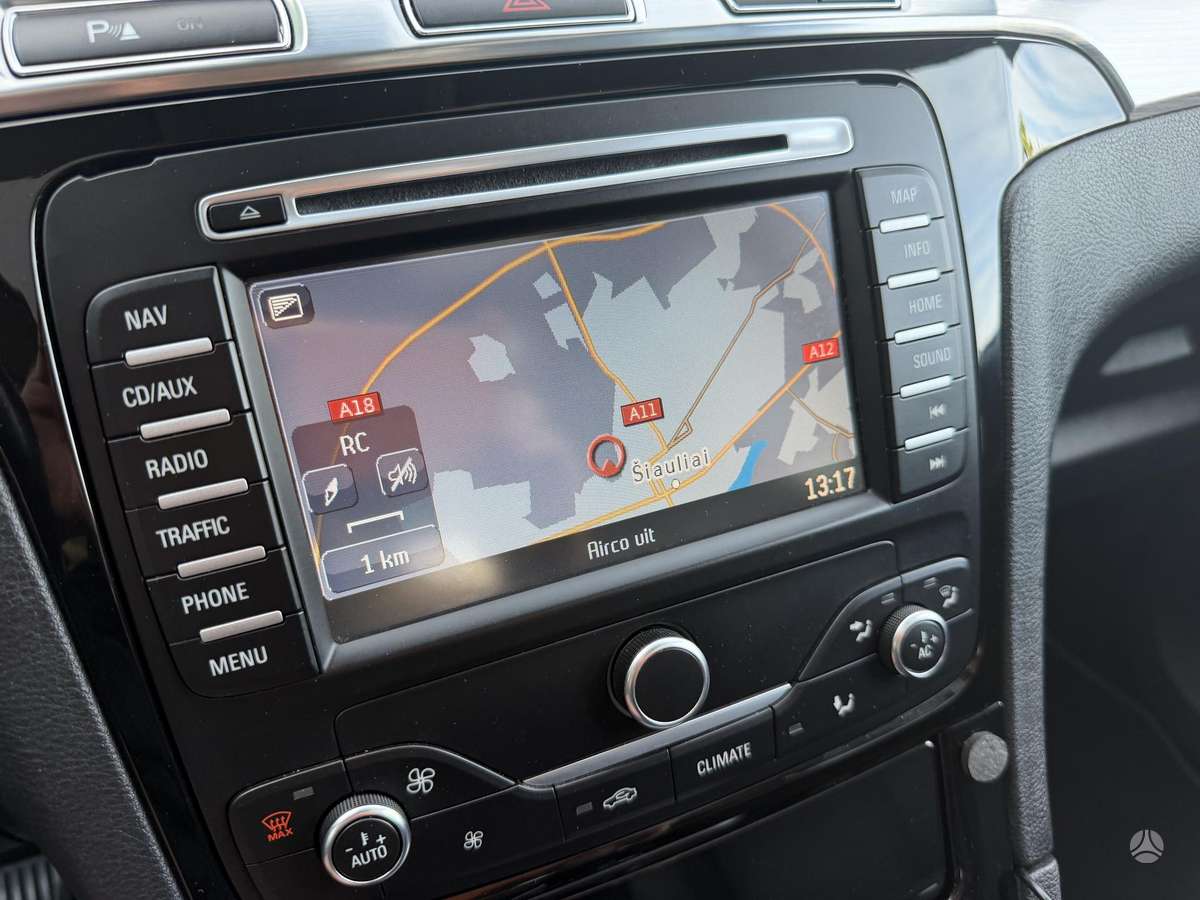 Ford Galaxy 2014 — photo 17