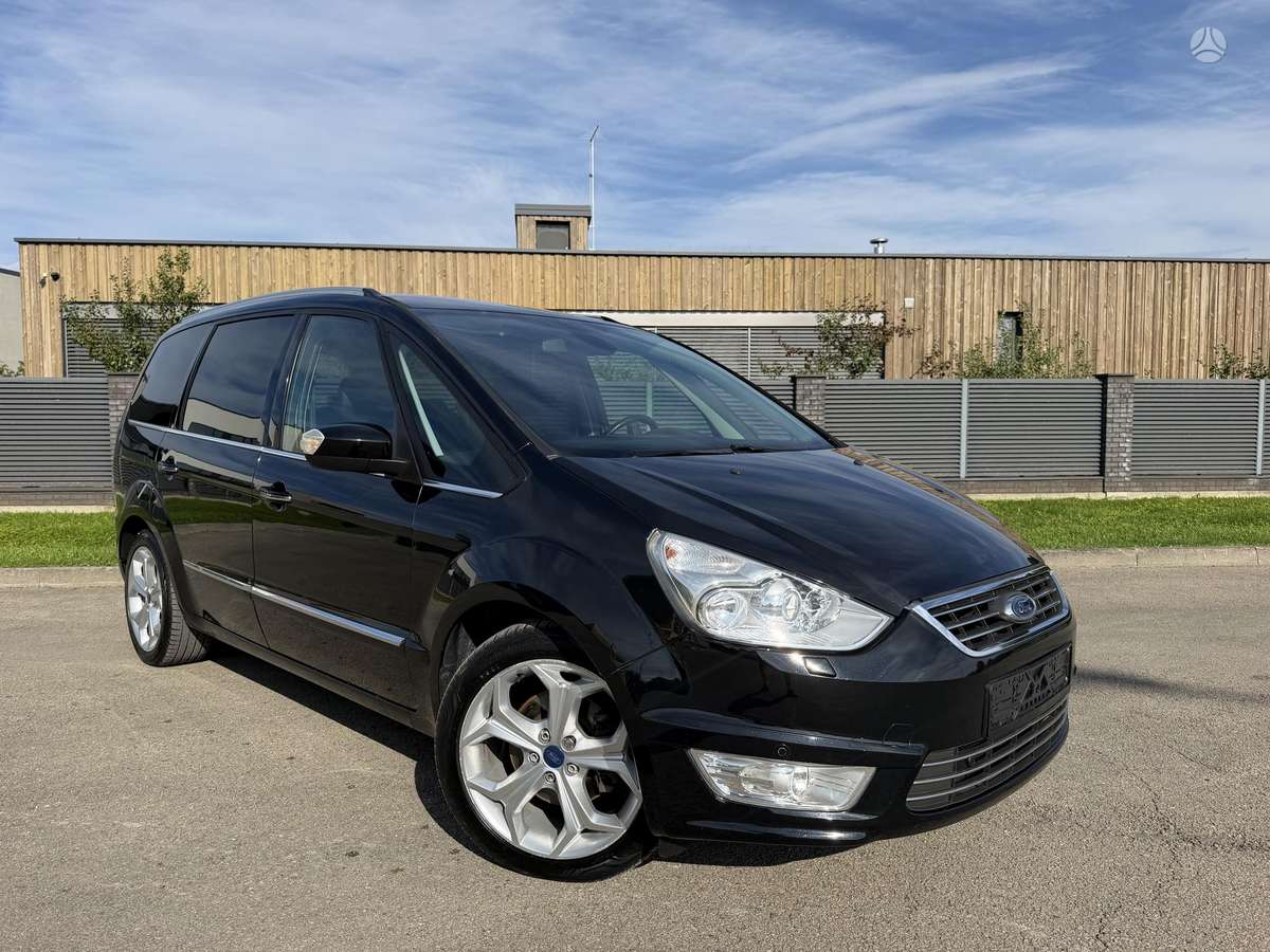 Ford Galaxy 2014 — rear view