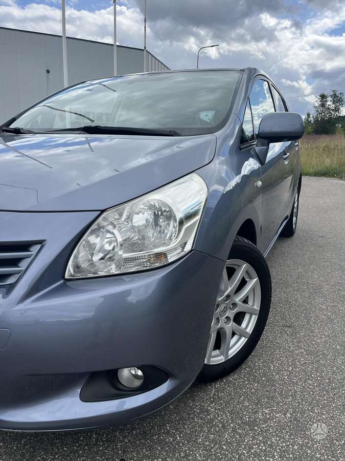 Toyota Verso 2010 — photo 12