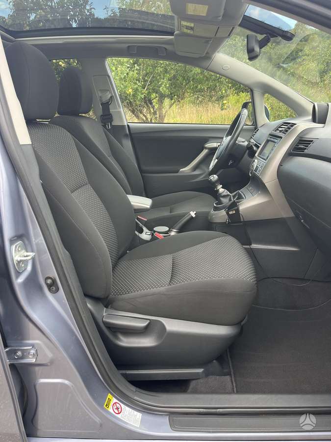 Toyota Verso 2010 — photo 18