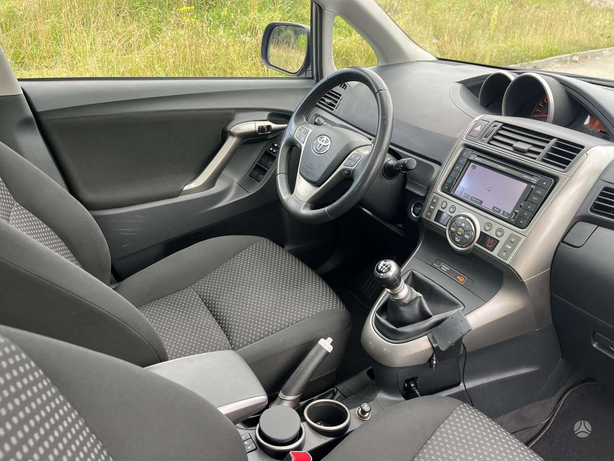 Toyota Verso 2010 — photo 19