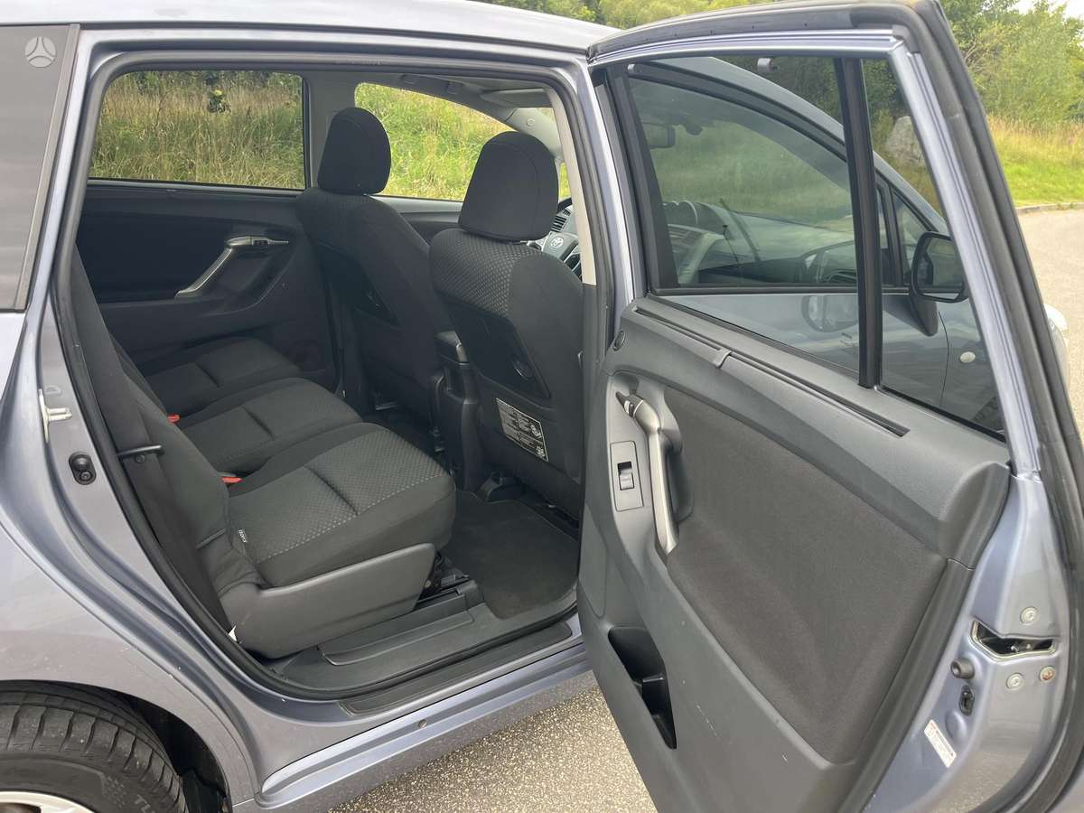 Toyota Verso 2010 — photo 20