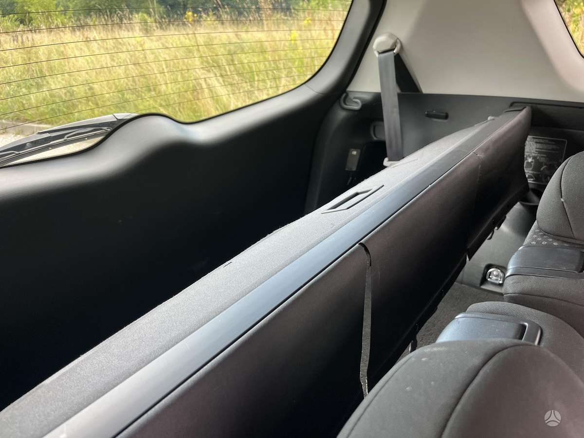 Toyota Verso 2010 — photo 24