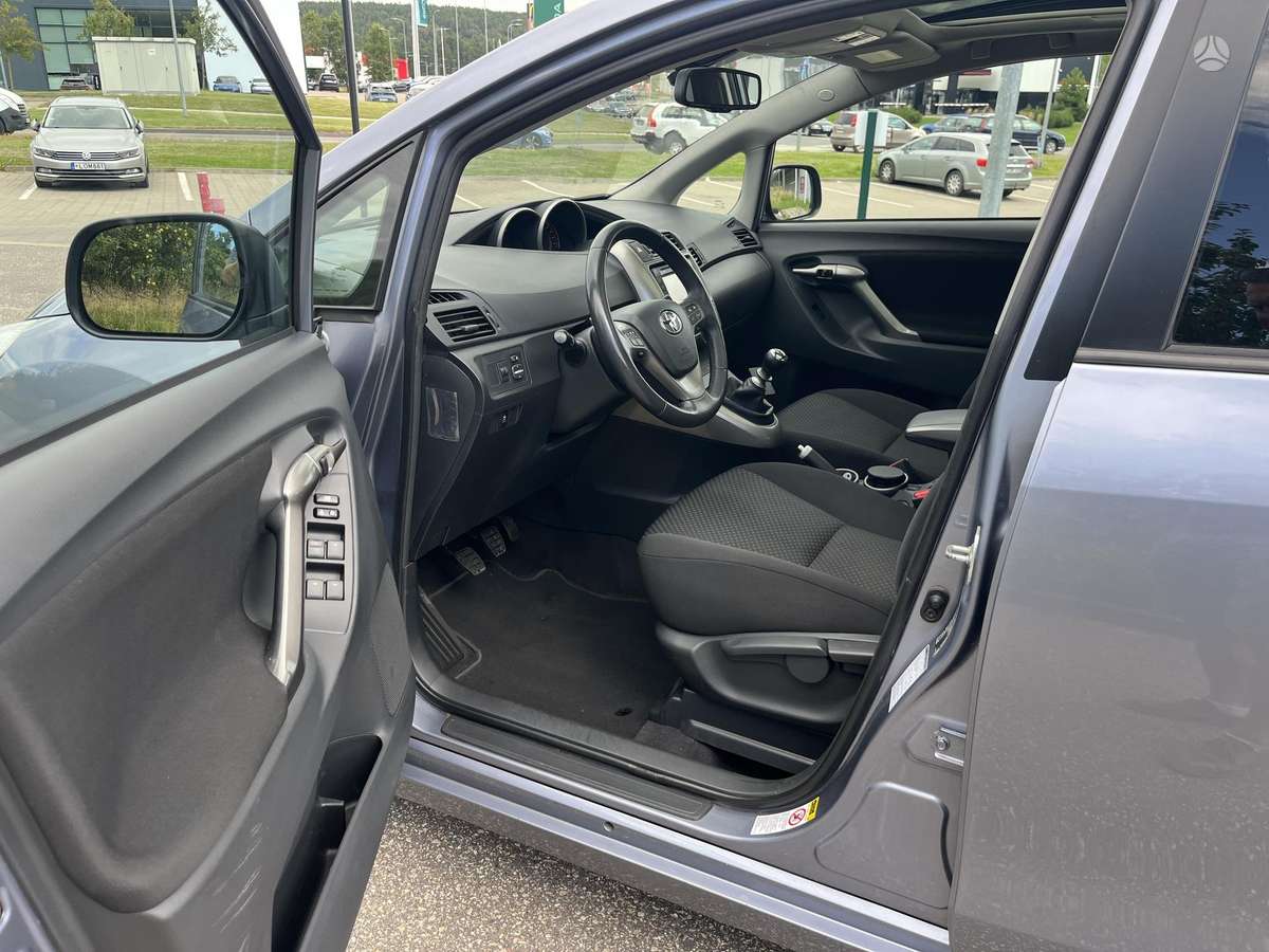 Toyota Verso 2010 — photo 28
