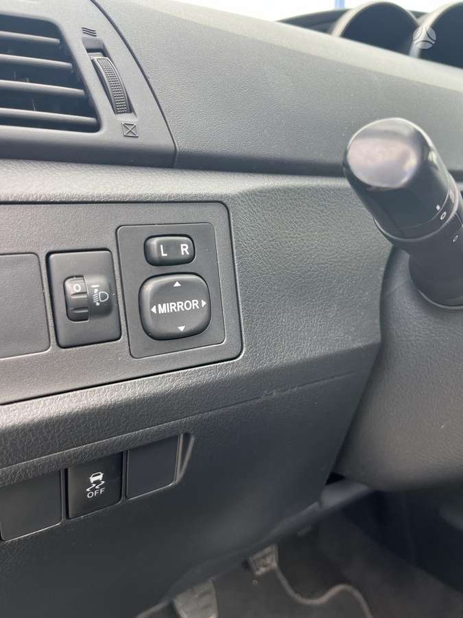 Toyota Verso 2010 — photo 31