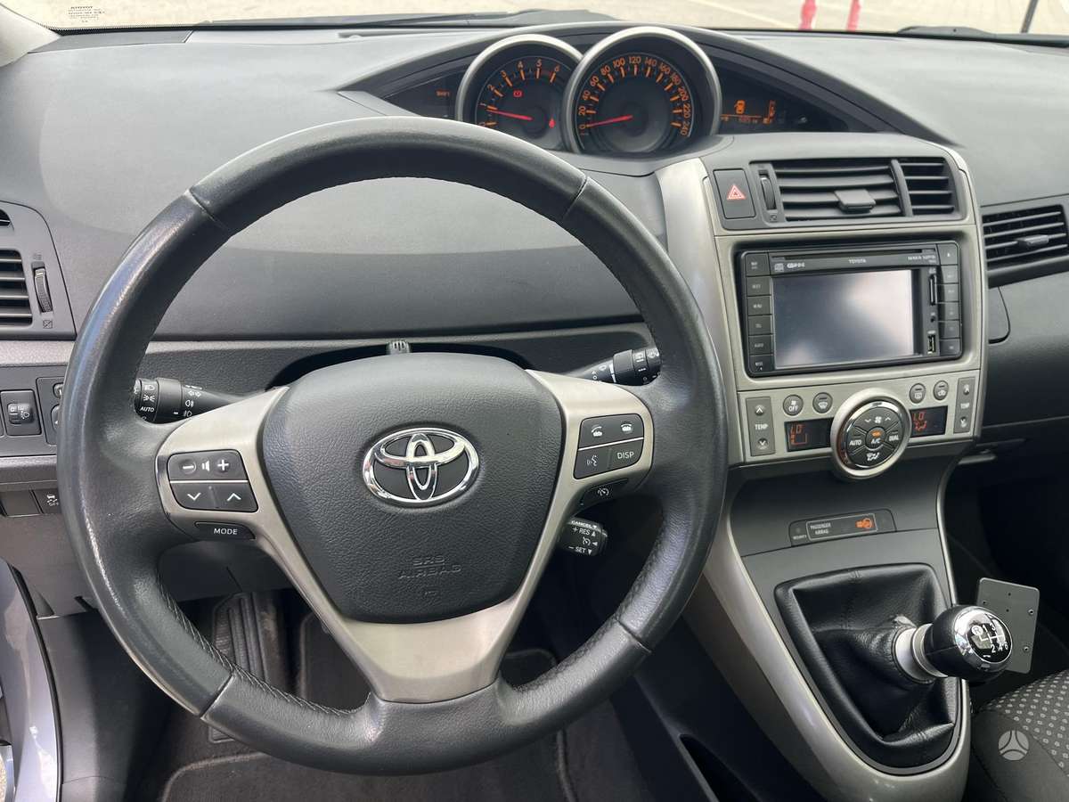 Toyota Verso 2010 — photo 32