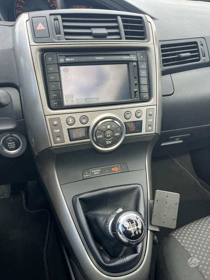 Toyota Verso 2010 — photo 35