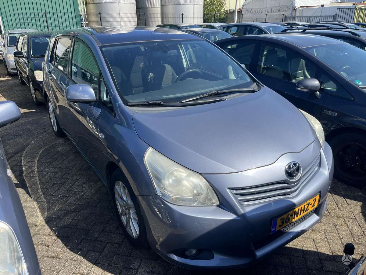 Toyota Verso 2010 — photo 43