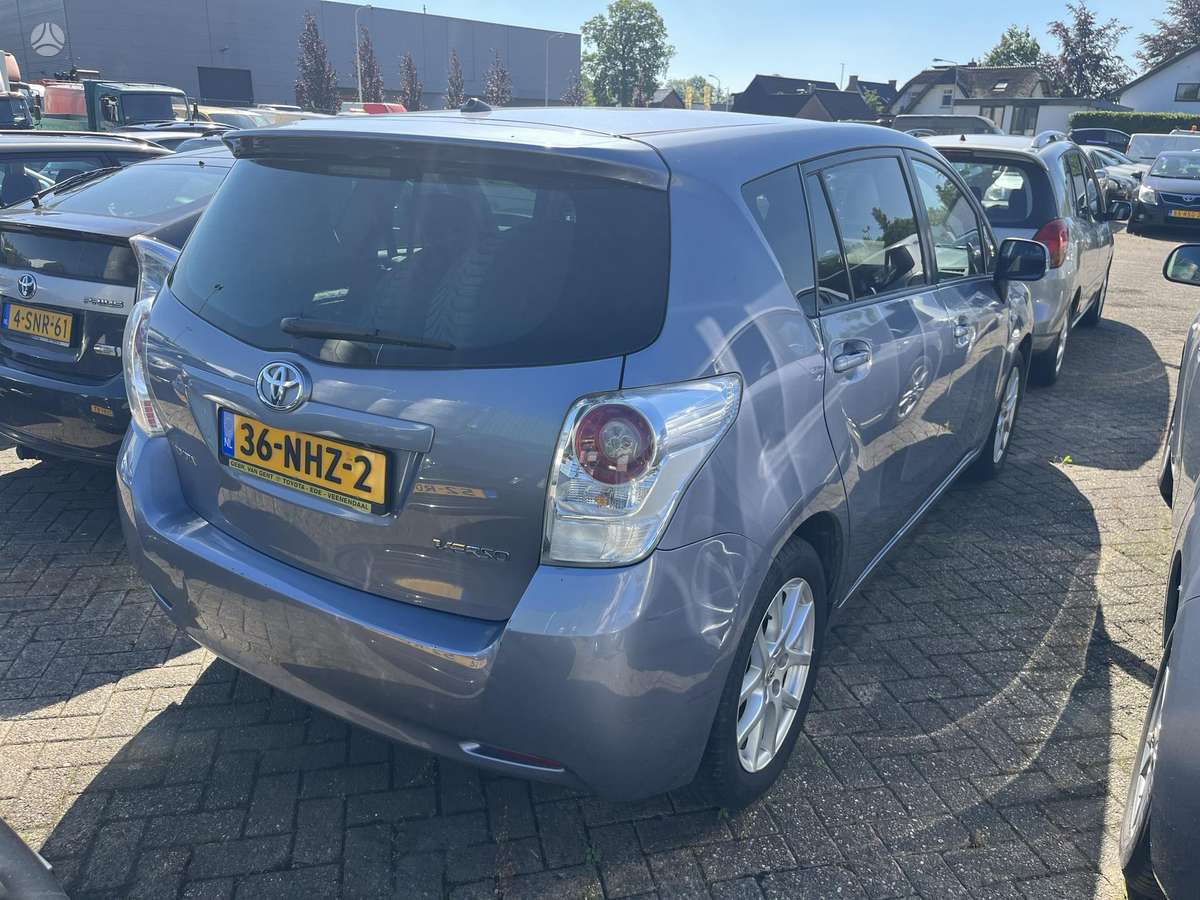 Toyota Verso 2010 — photo 44