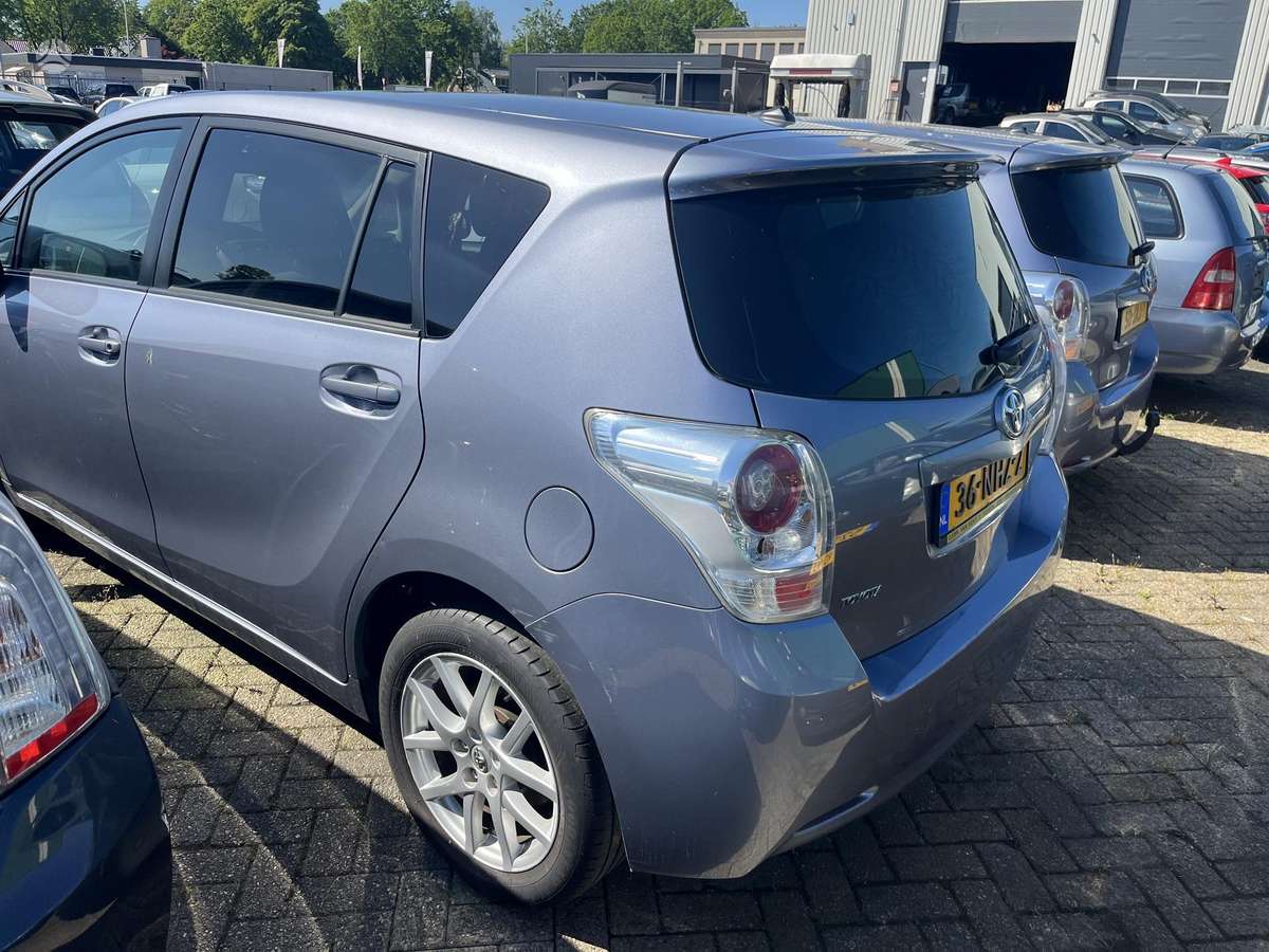 Toyota Verso 2010 — photo 45