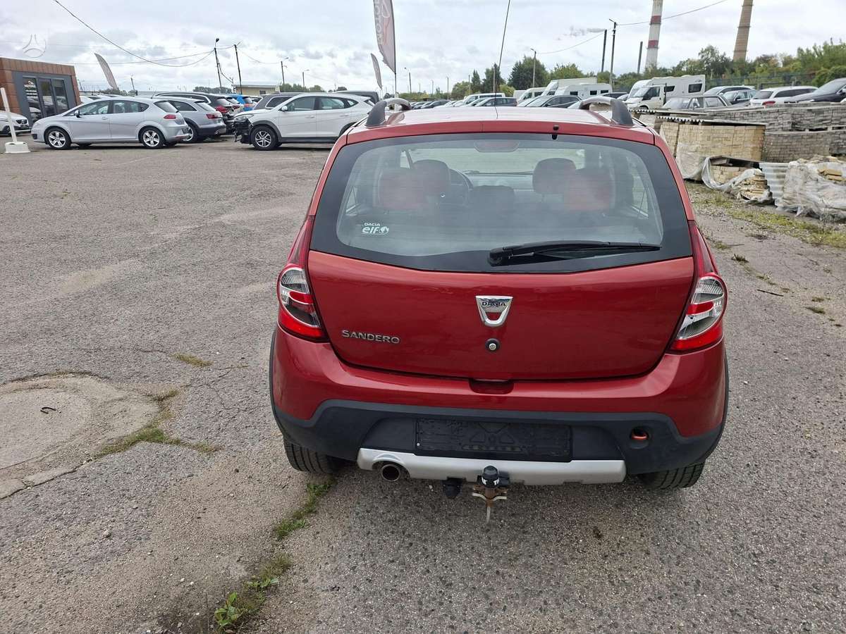 Dacia Sandero 2012 — engine 1600 cm³
