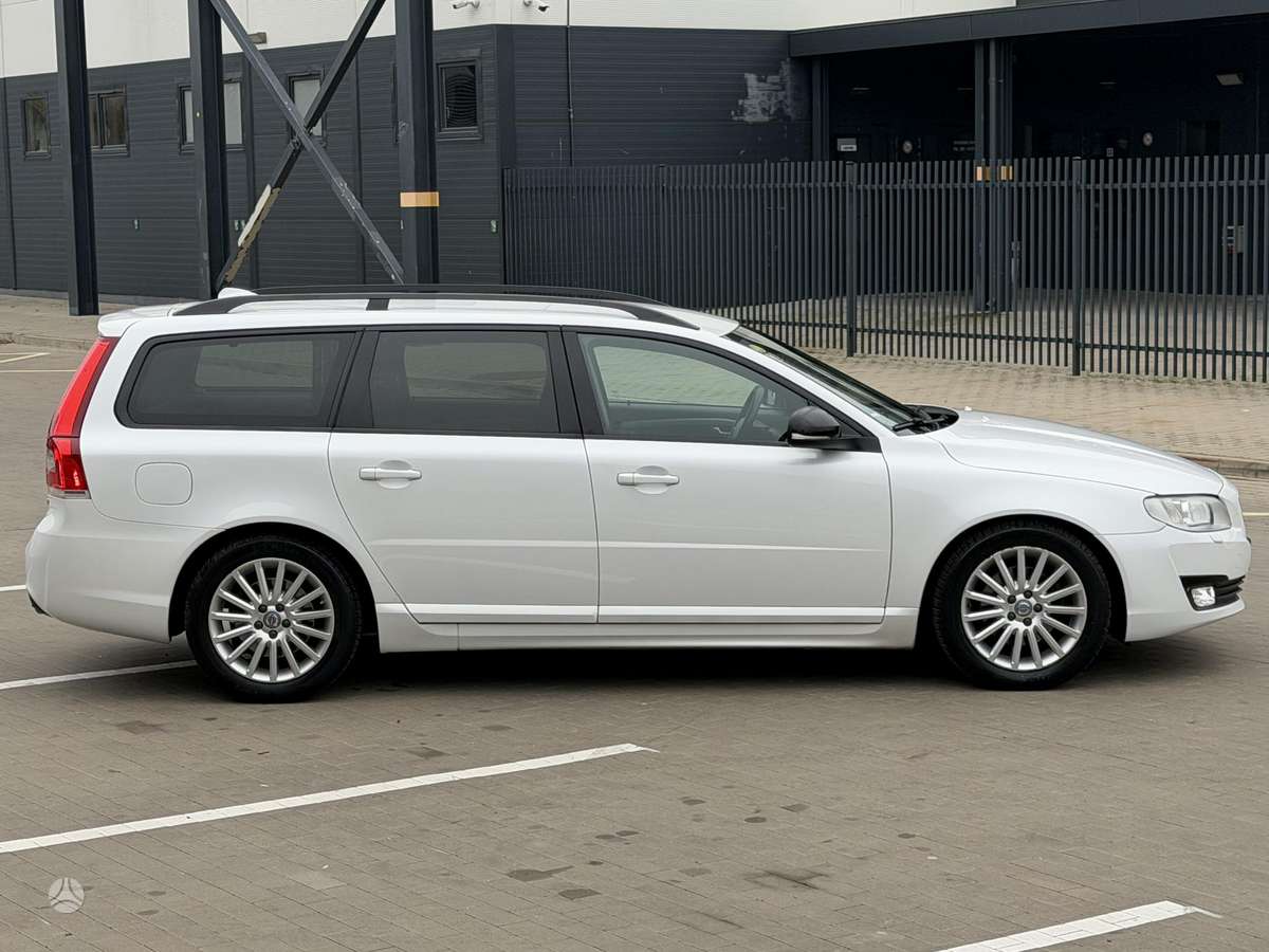 Volvo V70 2015 — photo 11
