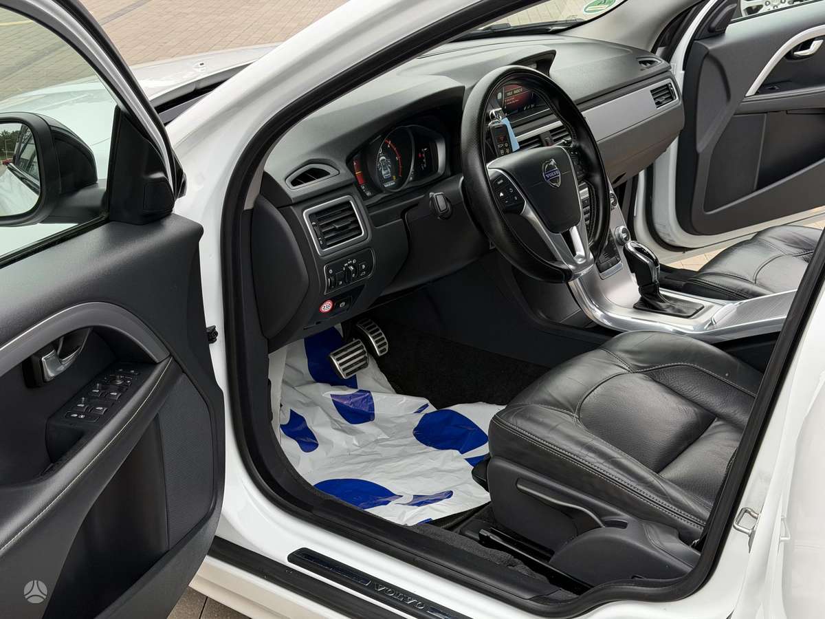 Volvo V70 2015 — photo 16