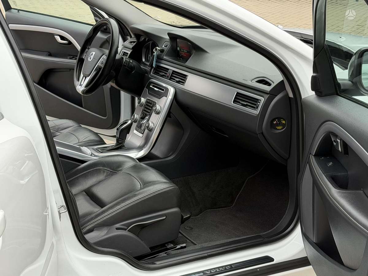 Volvo V70 2015 — photo 17