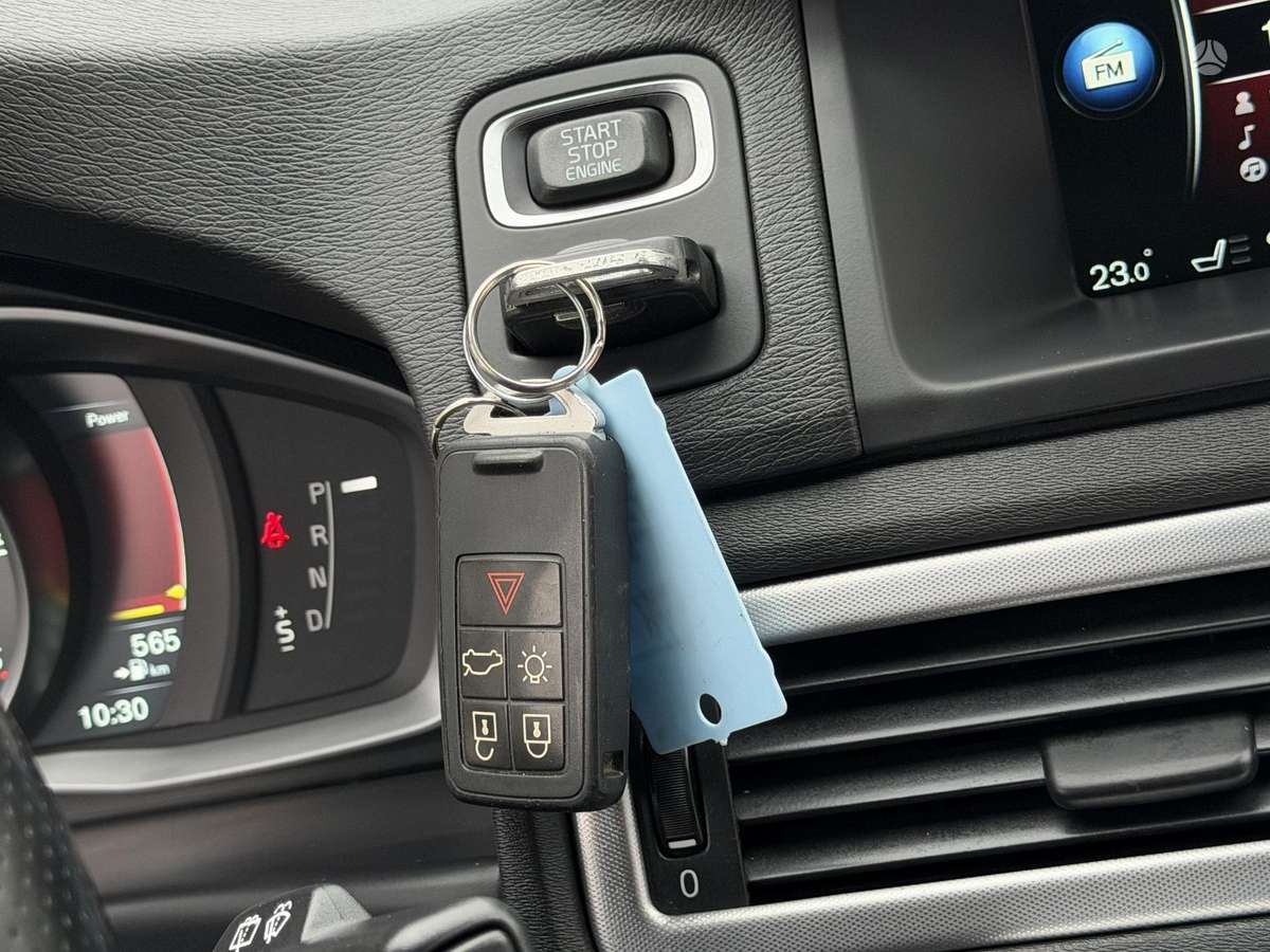 Volvo V70 2015 — photo 27