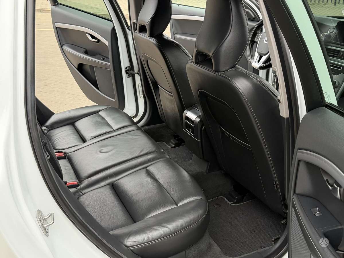 Volvo V70 2015 — photo 28