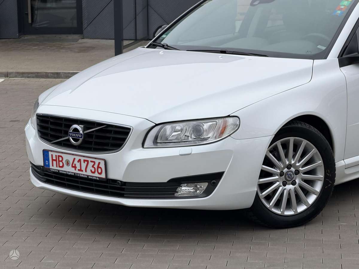 Volvo V70 2015 — interior