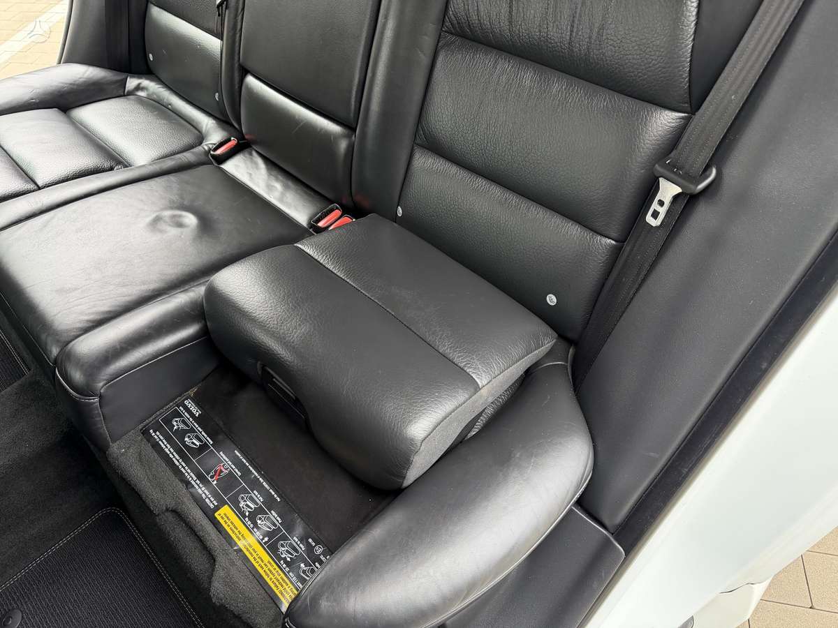 Volvo V70 2015 — photo 30
