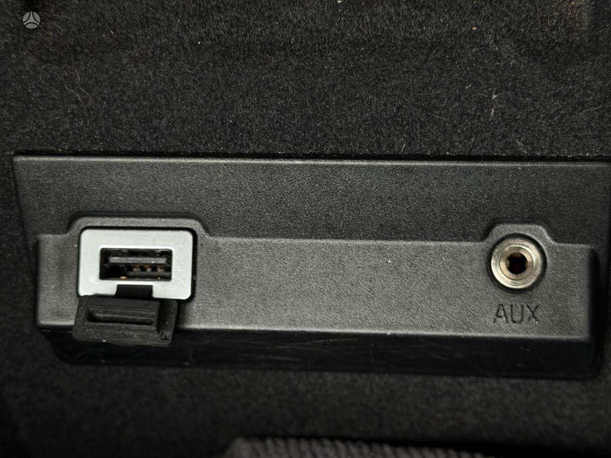 Volvo V70 2015 — photo 31