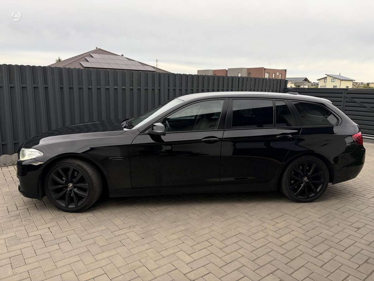 BMW 520 2013 — вигляд ззаду