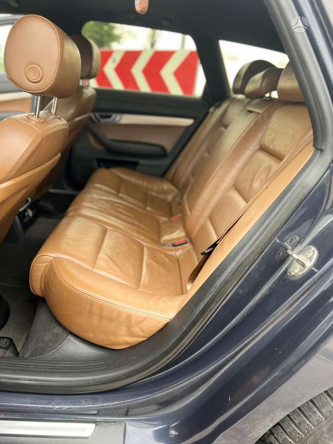 Audi A6 2010 — photo 12