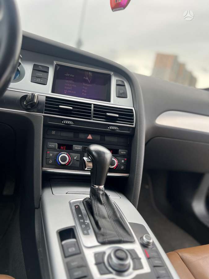 Audi A6 2010 — photo 16