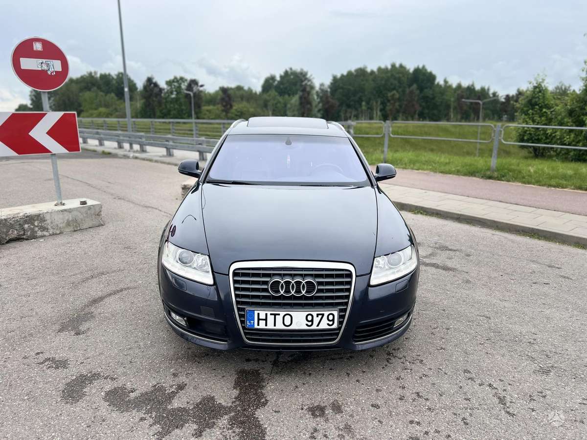 Audi A6 2010 — interior